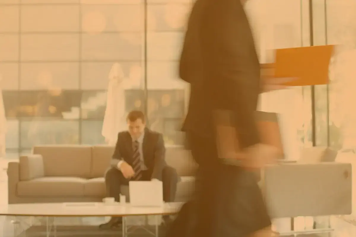 01-1200px efficient office