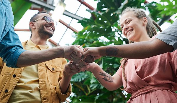 isolved-empower-share-and-perform-600px